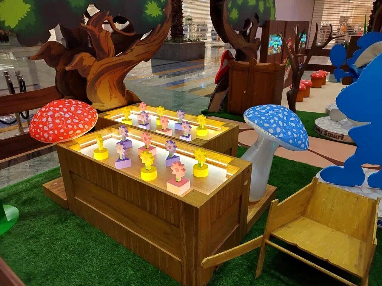 The Smurfs mall activation, view 8 of 11