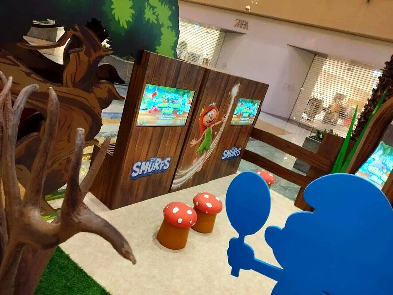 The Smurfs mall activation, view 9 of 11